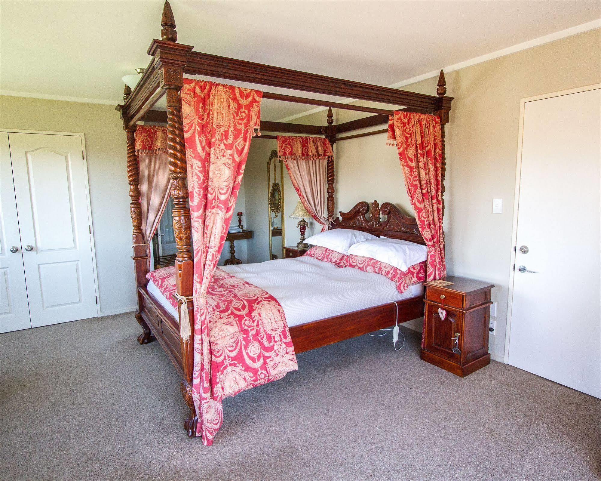 Tudor Manor Bed & Breakfast Bed and Breakfast Paraparaumu Buitenkant foto